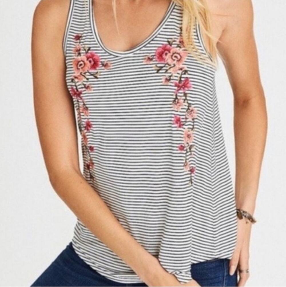 American Eagle Soft & Sexy Embroidered Roses Tee